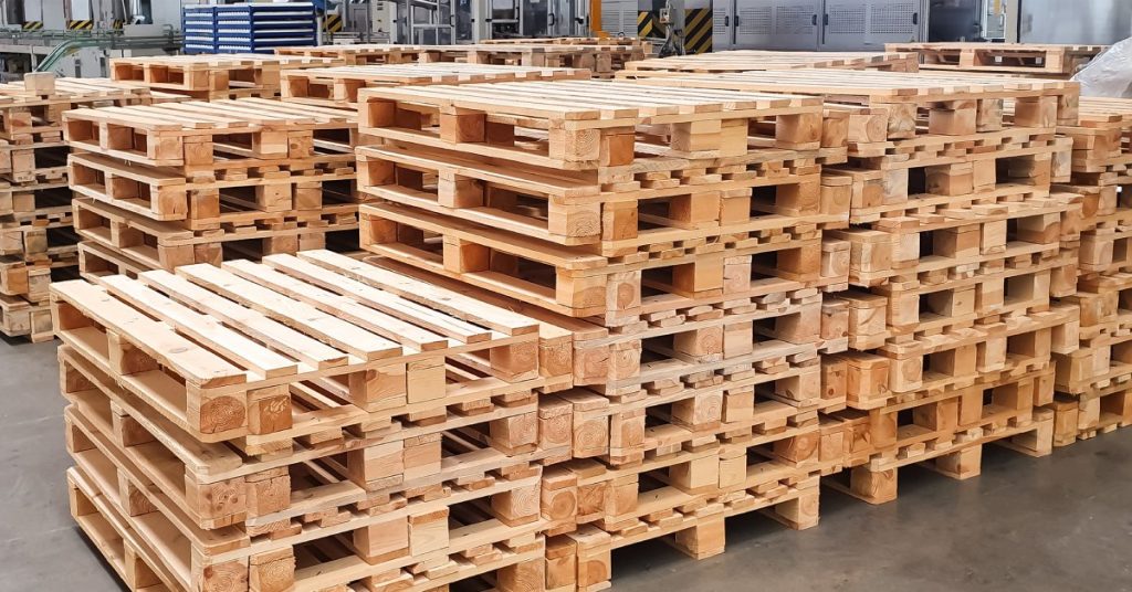 logicallogistics 372226 wooden pallet stacks blogbanner1